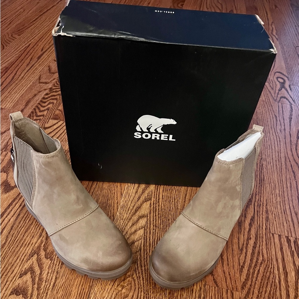 Brand New Sorel Women's Joan of Artic Wedge II Chelsea Boots - Ash Brown